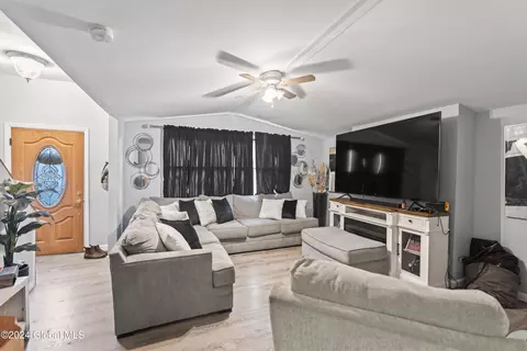 592 5th Ave, Troy, NY 12182 photo 4