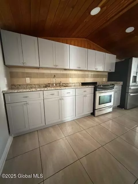 592 5th Ave, Troy, NY 12182 photo 17
