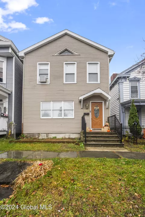 592 5th Ave, Troy, NY 12182