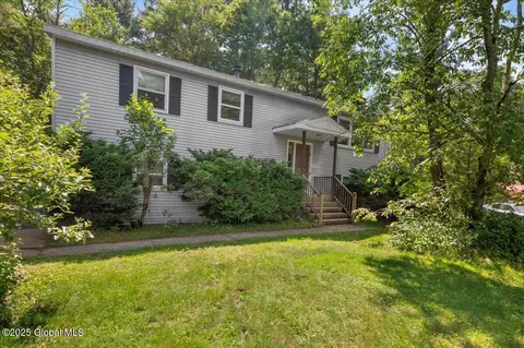 27 Hopeful Ln, Gansevoort, NY 12831