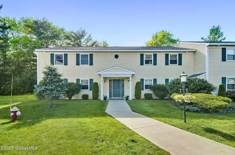 183 Cedarview Ln, Watervliet, NY 12189