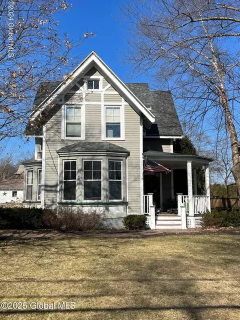 25 Brookside Ave, Menands, NY 12204