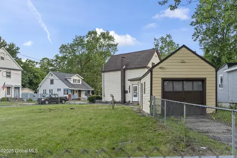 Exterior - 145 Marx St, Schenectady, NY 12304 photo 3 of 4