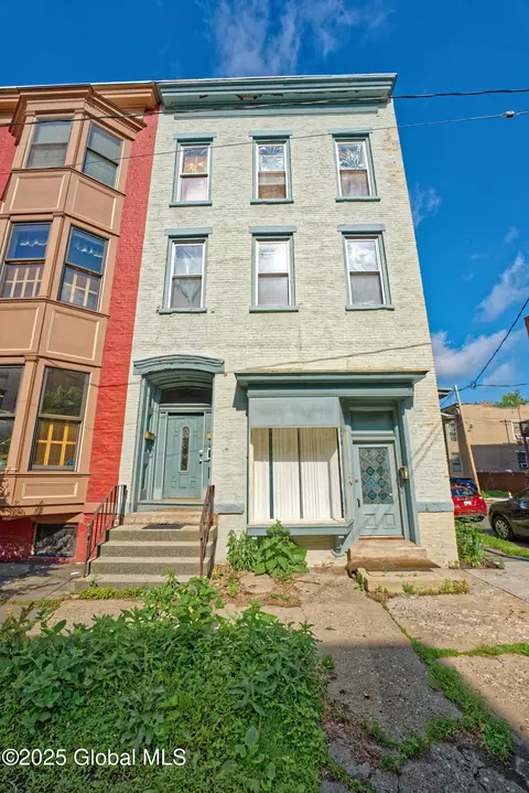 157 1st St, Troy, NY 12180