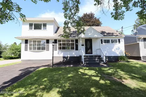 1220 Hemlock St, Rotterdam, NY 12306