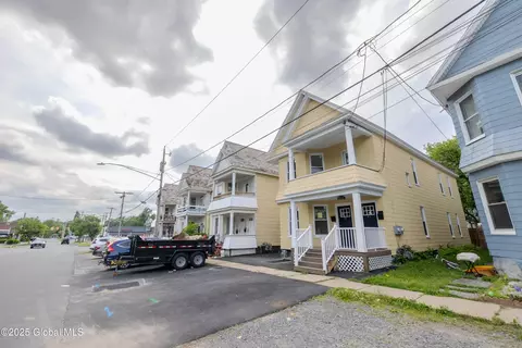 39 Fehr Ave, Schenectady, NY 12304 photo 2