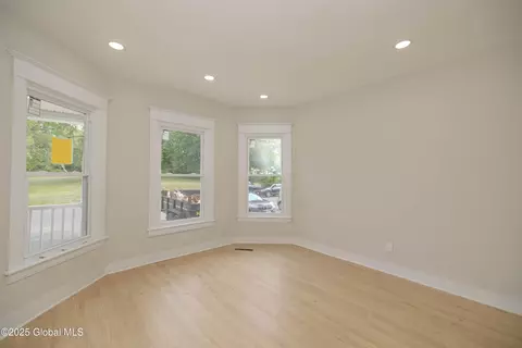 39 Fehr Ave, Schenectady, NY 12304 photo 8