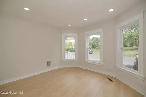 39 Fehr Ave, Schenectady, NY 12304 photo 9