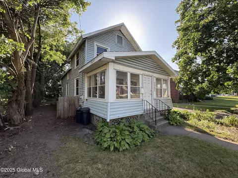 2582 Albany St, Schenectady, NY 12304
