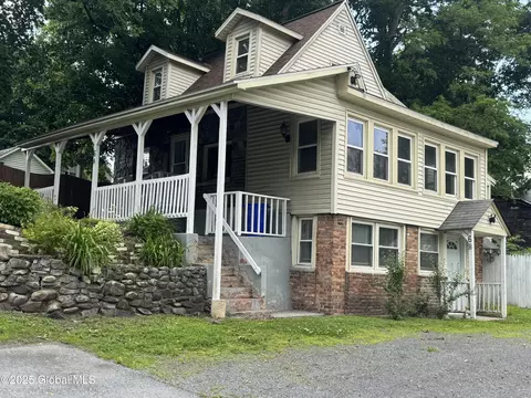 6 Arlington St, Glens Falls, NY 12801