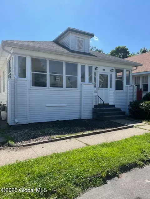 1104 6th Ave, Watervliet, NY 12189