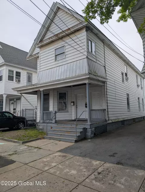 824 Lincoln Ave, Schenectady, NY 12307