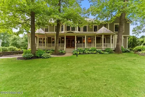 176 5th Ave, Saratoga Springs, NY 12866
