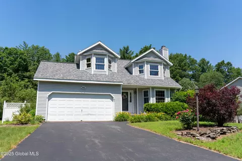 21 Fairmount Dr, Gansevoort, NY 12831