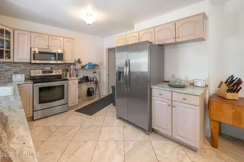 1810 Osterlitz Ave, Schenectady, NY 12306 photo 3