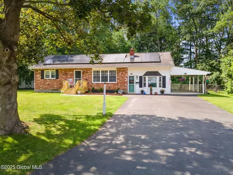 22 Bertone Dr, Schenectady, NY 12306
