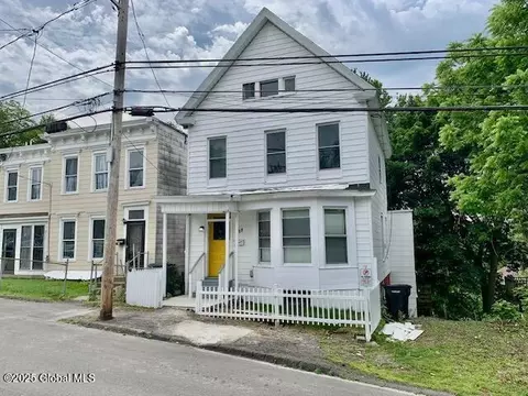 58 Thompson St, Troy, NY 12180