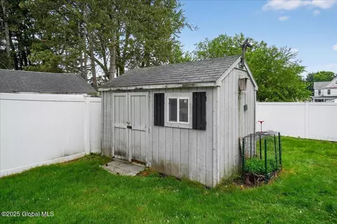 305 Elder St, Schenectady, NY 12304 photo 33