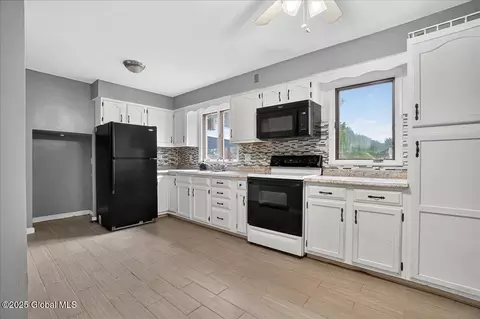 305 Elder St, Schenectady, NY 12304 photo 7
