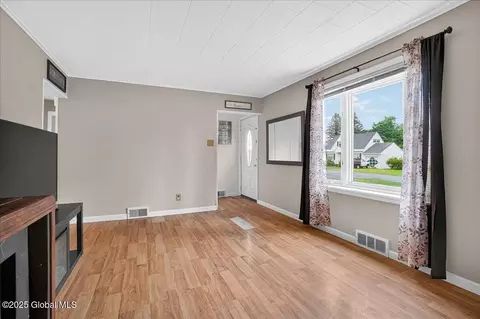 305 Elder St, Schenectady, NY 12304 photo 3