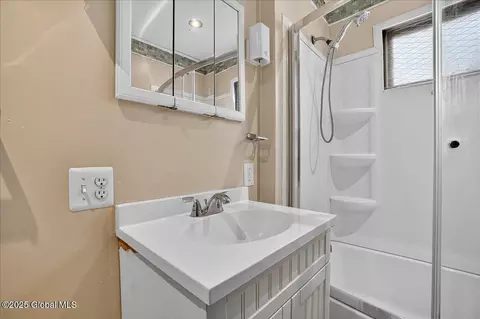 305 Elder St, Schenectady, NY 12304 photo 17