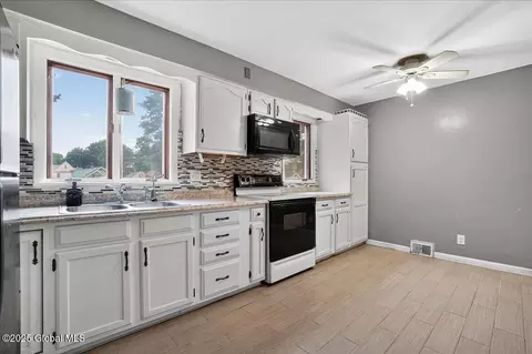 305 Elder St, Schenectady, NY 12304 photo 10