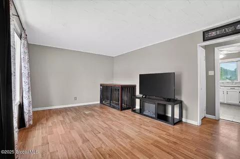 305 Elder St, Schenectady, NY 12304 photo 4