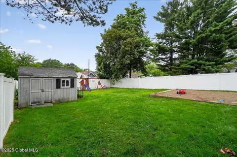 305 Elder St, Schenectady, NY 12304 photo 32