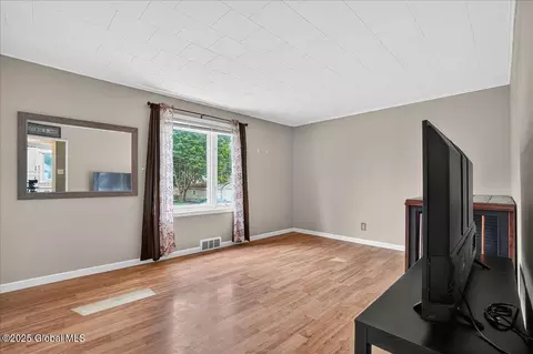 305 Elder St, Schenectady, NY 12304 photo 5