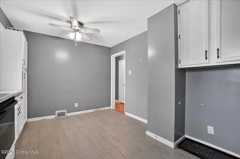 305 Elder St, Schenectady, NY 12304 photo 11