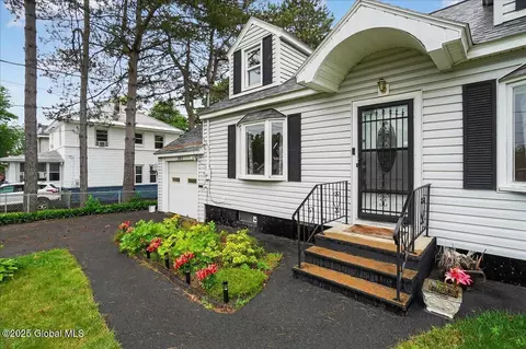 305 Elder St, Schenectady, NY 12304 photo 2