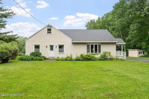 862 Sacandaga Rd, Schenectady, NY 12302