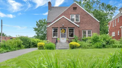 1528 Bouton Rd, Troy, NY 12180
