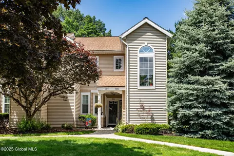 4806 S Foxwood Dr, Clifton Park, NY 12065