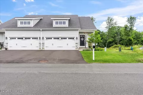 18 Joshua Pl, Glenmont, NY 12077
