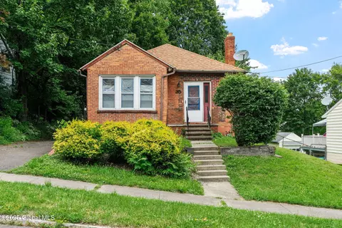 35 Wolfert Ave, Menands, NY 12204