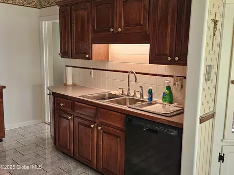 1824 Devendorf Rd, Schenectady, NY 12303 photo 5