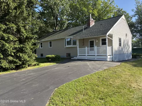 15 Merrill St, Colonie, NY 12205