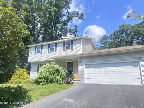 32 Tamarack Trail Trl, Saratoga Springs, NY 12866