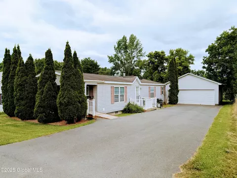 39 Defiance St, Ticonderoga, NY 12883