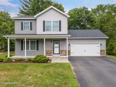 5 Heather Ln, Corinth, NY 12822