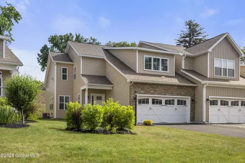 10 Idared Ln # A, Clifton Park, NY 12065