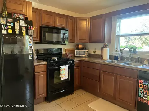 1137 Sumner Ave, Schenectady, NY 12309 photo 8