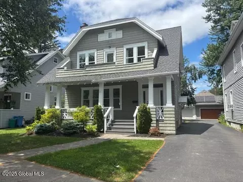 3 Ramsey Pl, Albany, NY 12208