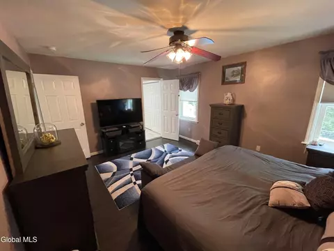 Bedroom - 85 Trinity Pl, Selkirk, NY 12158 photo 3 of 5