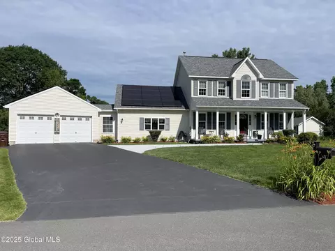 85 Trinity Pl, Selkirk, NY 12158