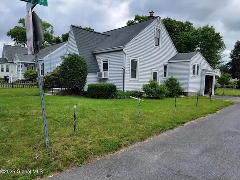 1045 Wallace Ave, Schenectady, NY 12306 photo 3