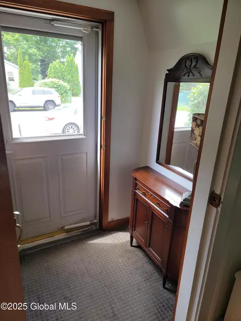 1045 Wallace Ave, Schenectady, NY 12306 photo 4