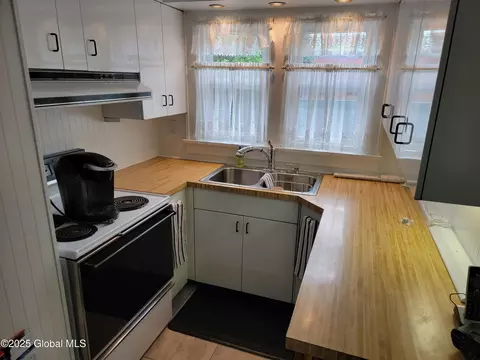 1045 Wallace Ave, Schenectady, NY 12306 photo 9