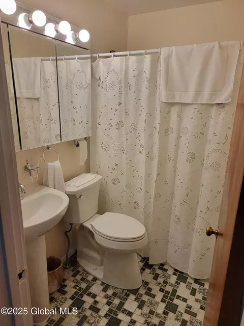 1045 Wallace Ave, Schenectady, NY 12306 photo 14